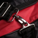 Sportovní Taška od značky PitBull West Coast v červeno černém provedení.
